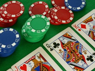 Как добиться положительного результата в казино Вулкан Рояль, играя в покер?
